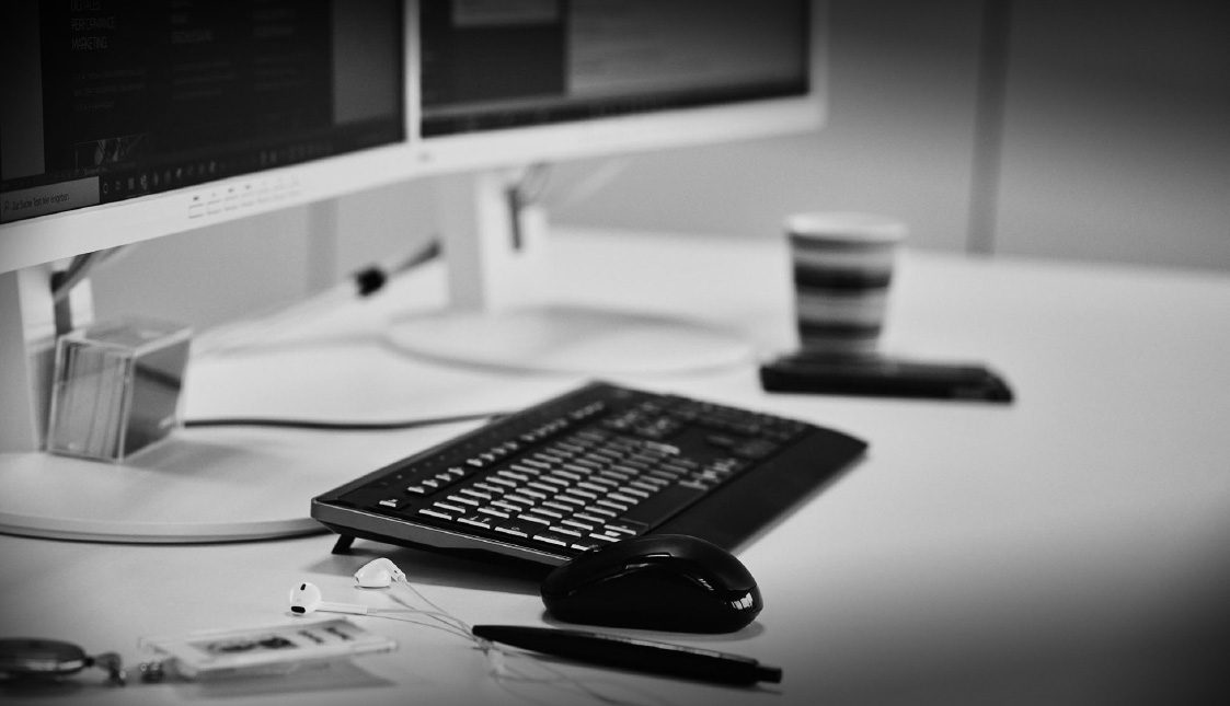 Die richtige Ausstattung für B2B Webshops Die Schreibtischausstattung eines Arbeitsplatzes bei arven.io