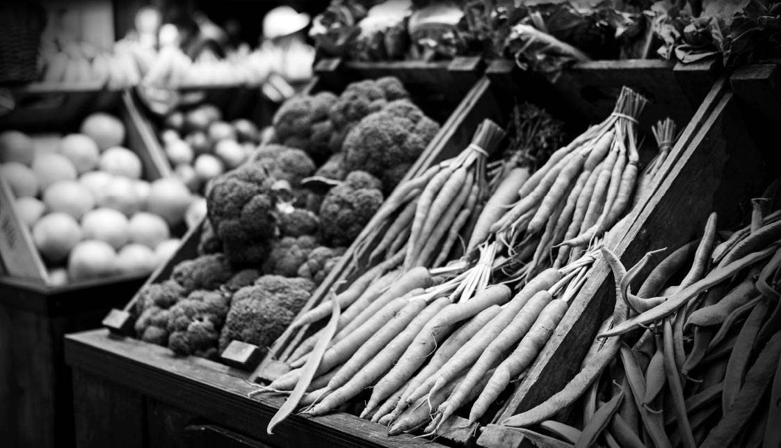 Kein Gemüse in der Digitalen Welt Gemüse auf einem Marktplatz in schwarz und weiß